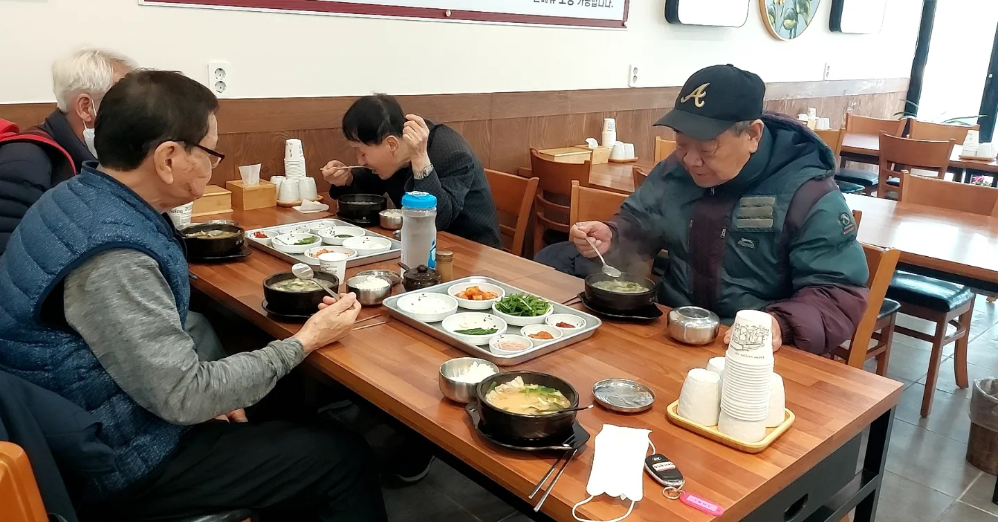 후원업체 원조할매국밥과 함께하는 어르신 외식지원사업